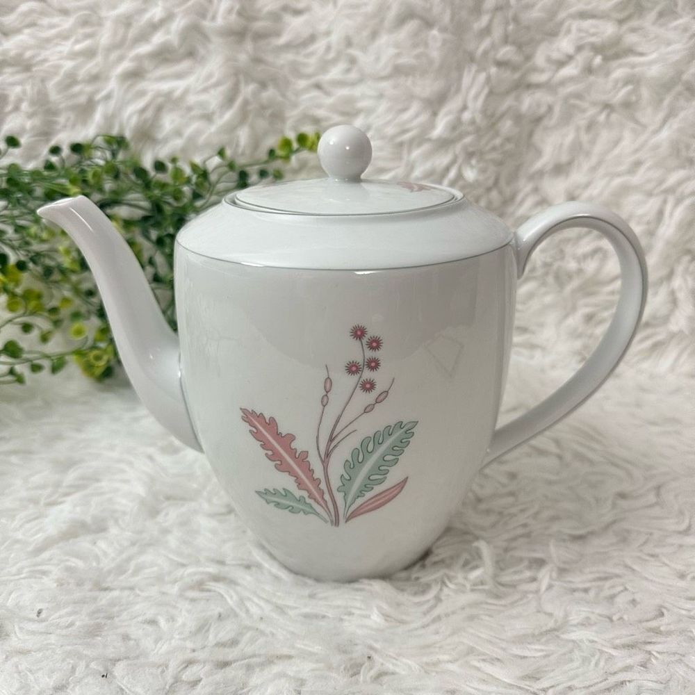 Porzellanfabrik Arzberg Lidded Porcelain Teapot  Floral Print Germany 7” tall‎